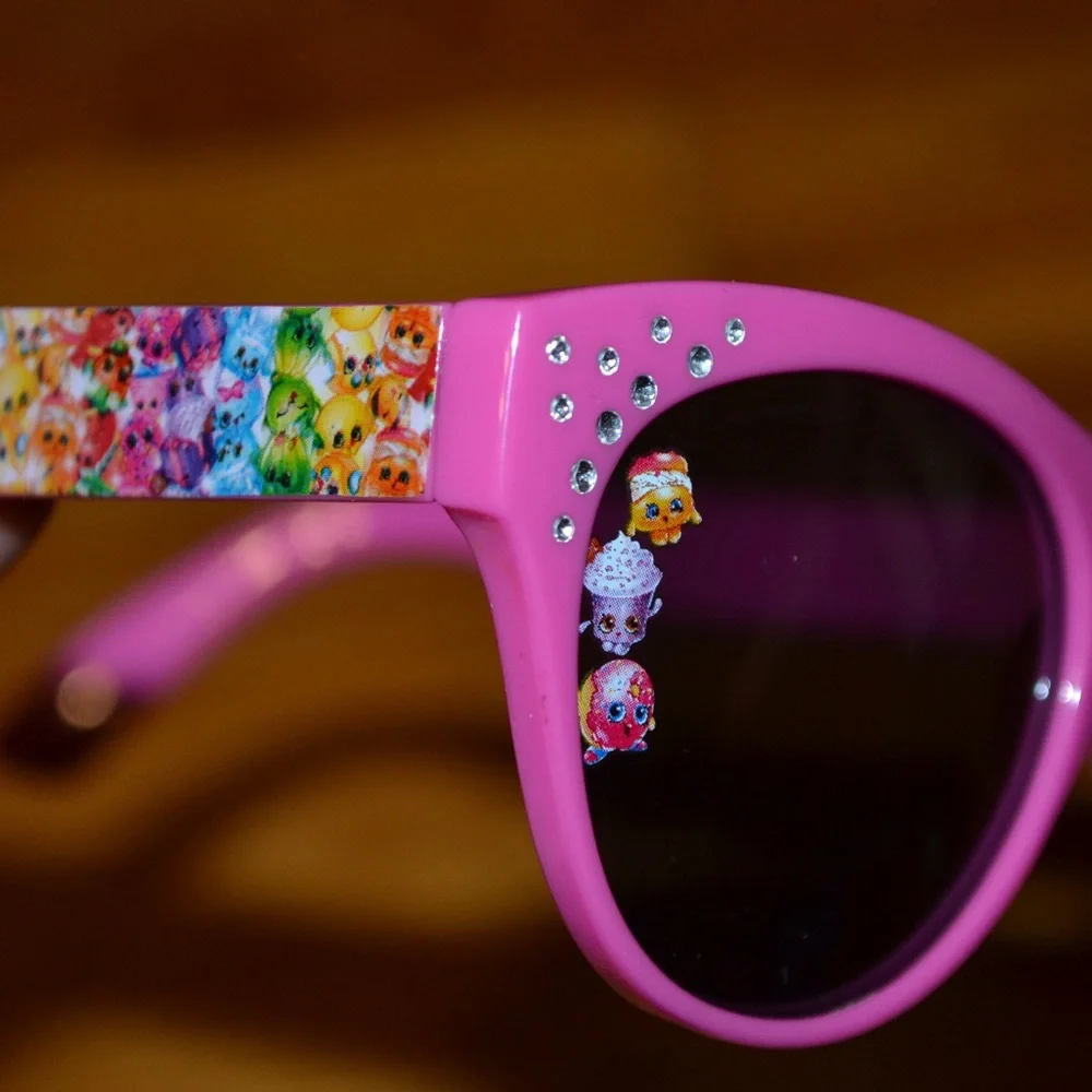 Youth girls Shopkins sunglasses and carrying case